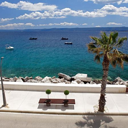 Amazing Waterfront Apartments Бол Экстерьер фото