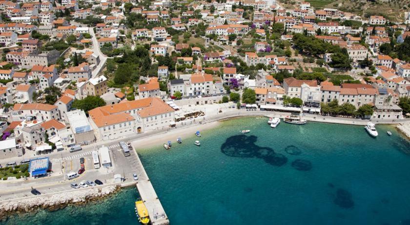 Amazing Waterfront Apartments Бол Экстерьер фото