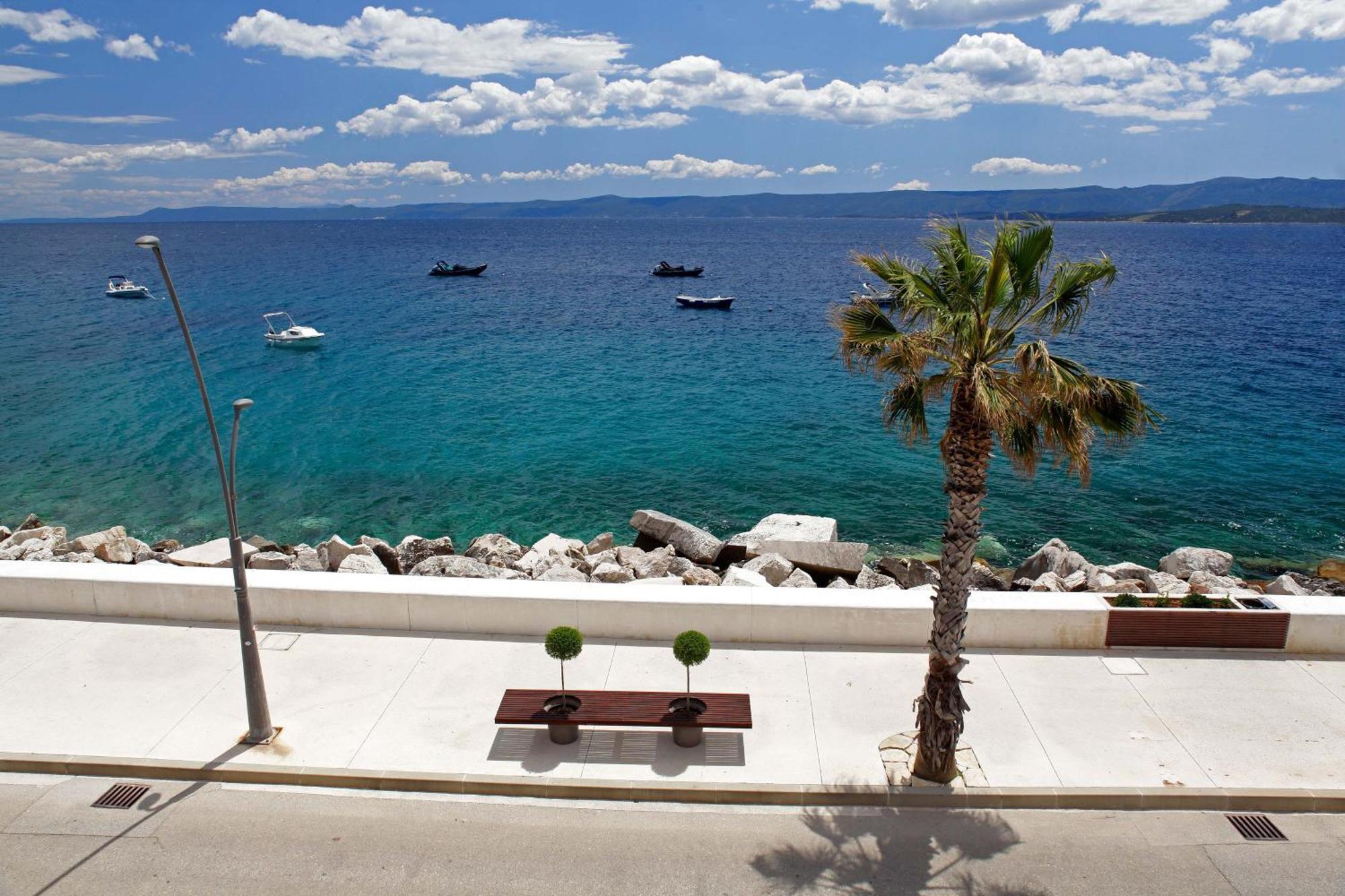 Amazing Waterfront Apartments Бол Экстерьер фото