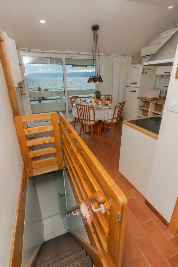 Amazing Waterfront Apartments Бол Экстерьер фото